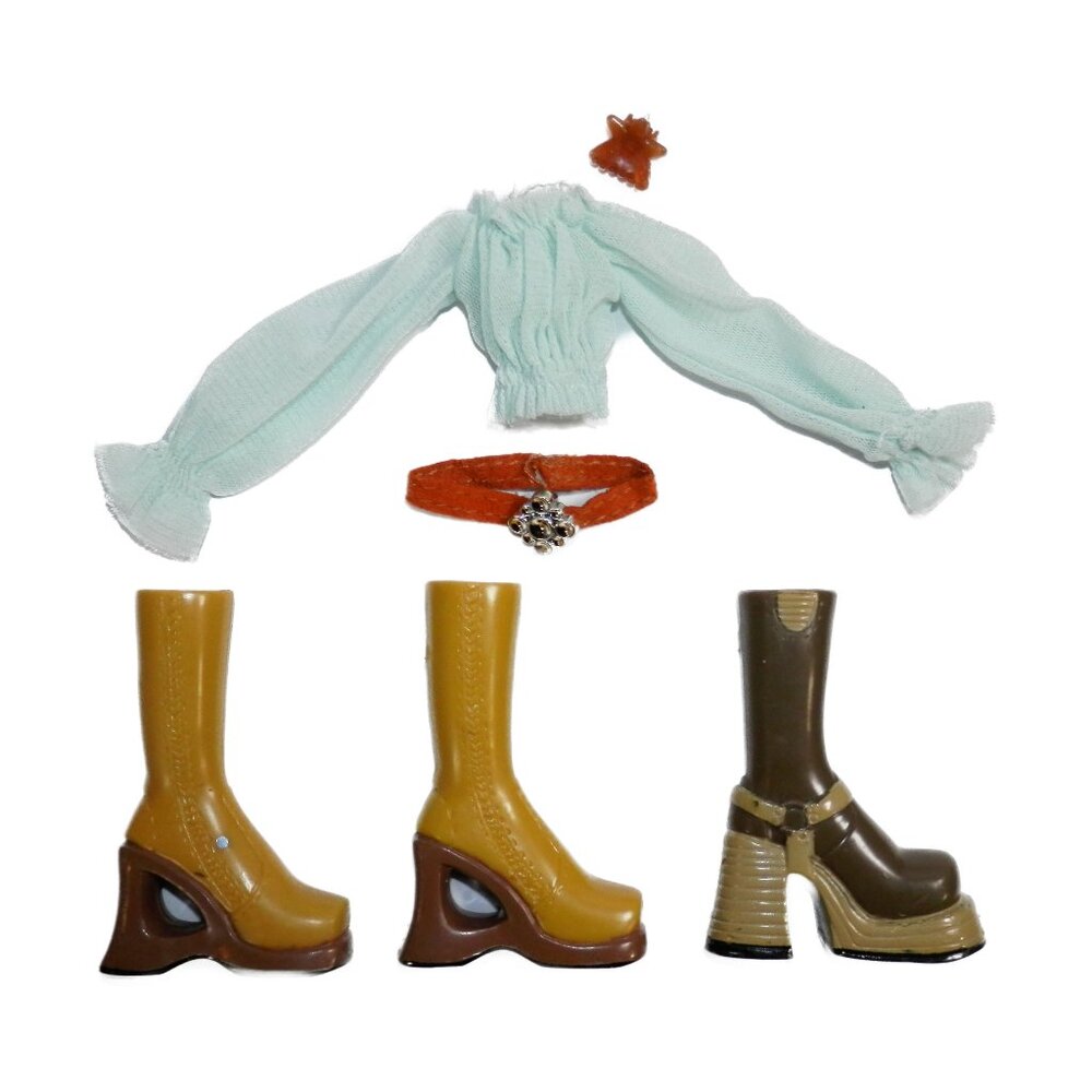 2002 Bratz Xpress It Yasmin Light Blue Gauzy Blouse Belt Hairclip Yellow Boots